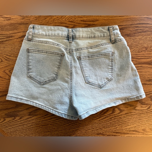 No Boundaries Light Blue High-Rise Denim Shorts - Picture 2 of 3